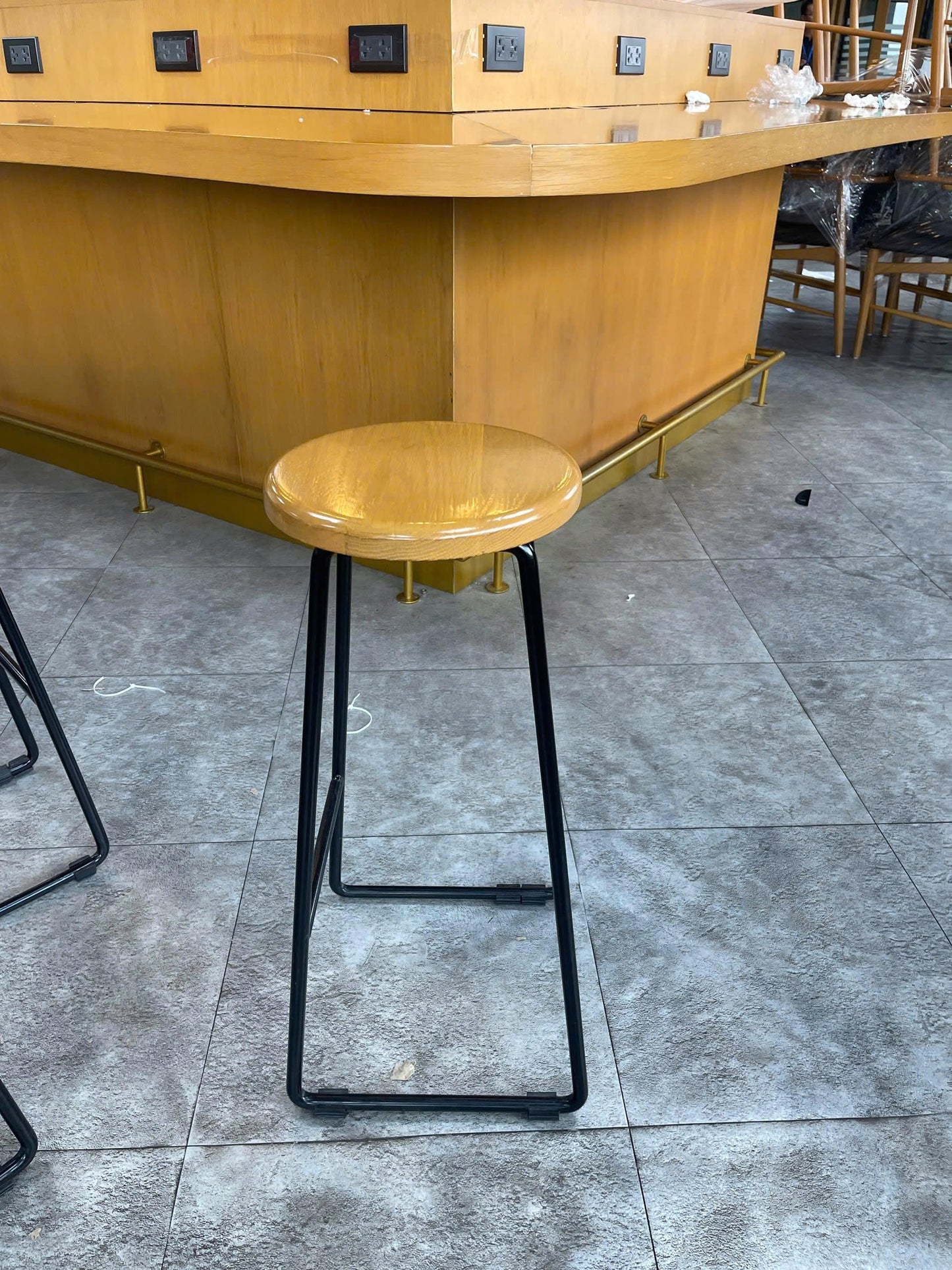 Ghế bar mặt gỗ chân sắt đặc
