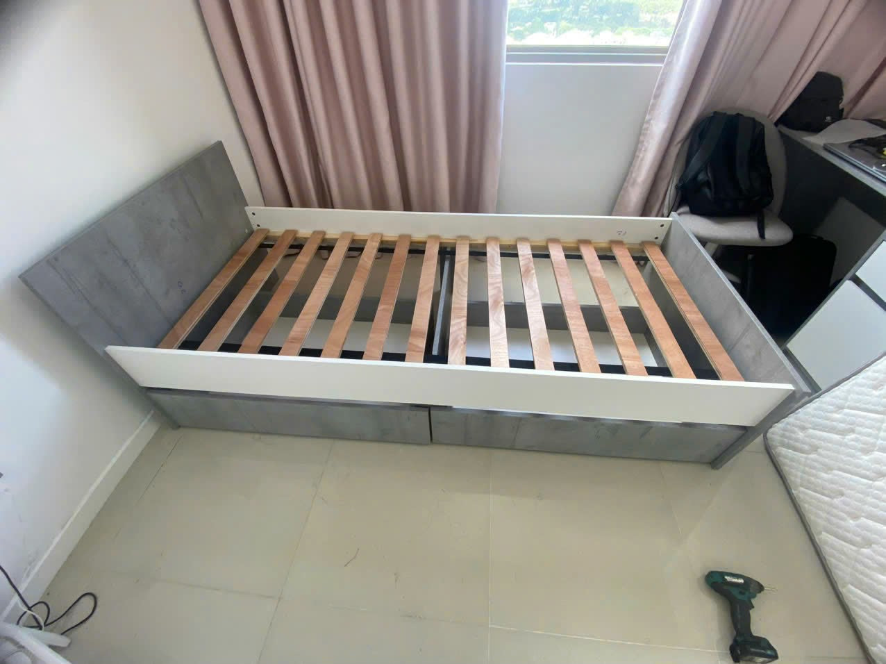 Giường có 2 hộc kéo