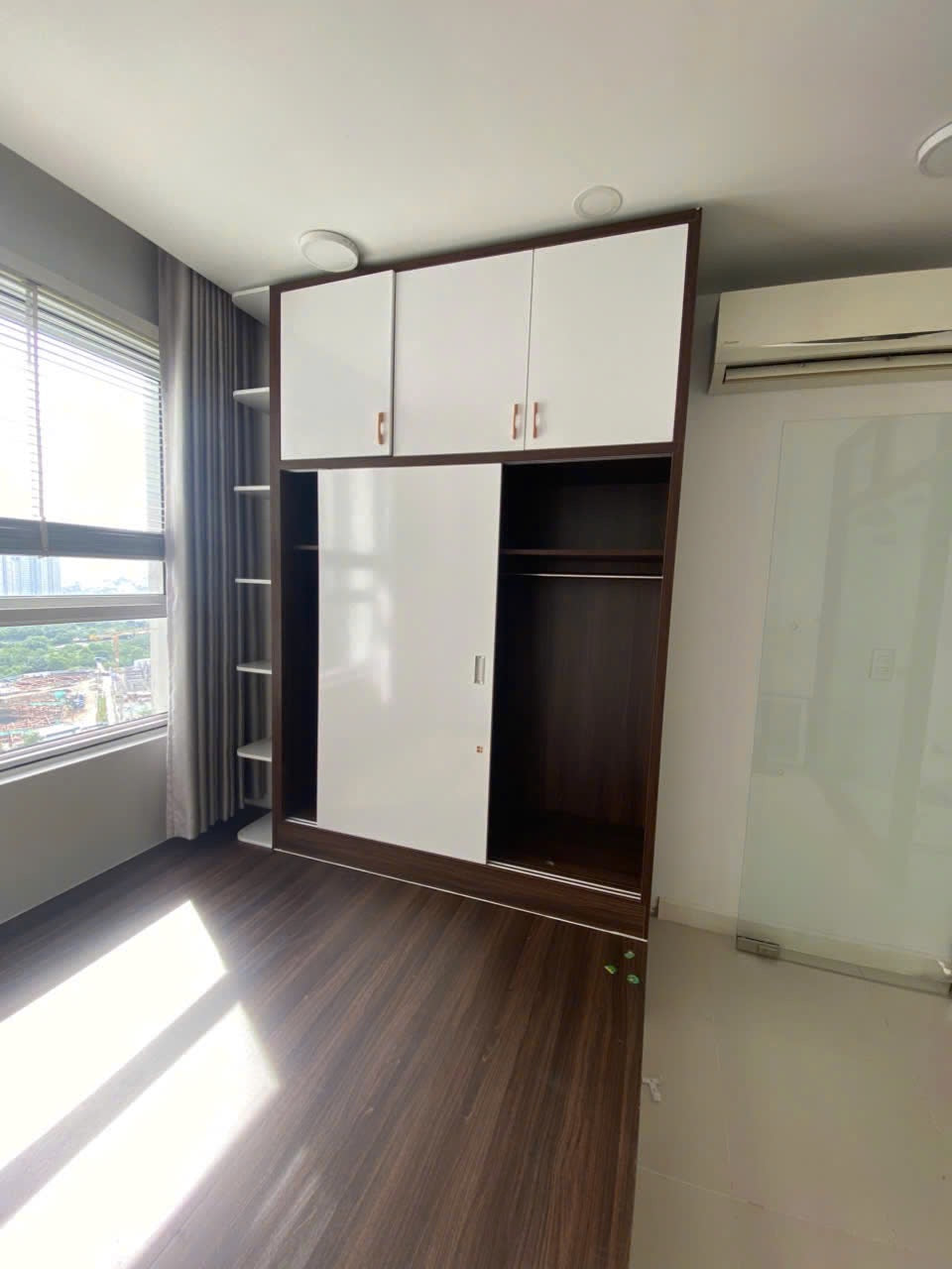 Tủ áo liền giường