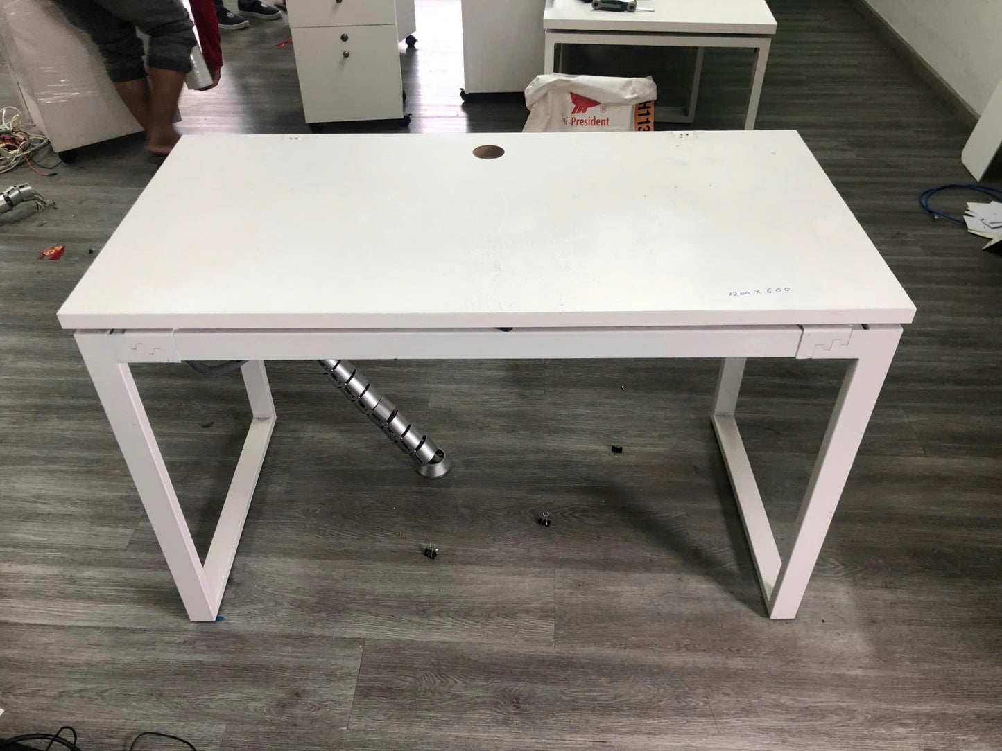 Bàn đơn trắng ngang 1m2