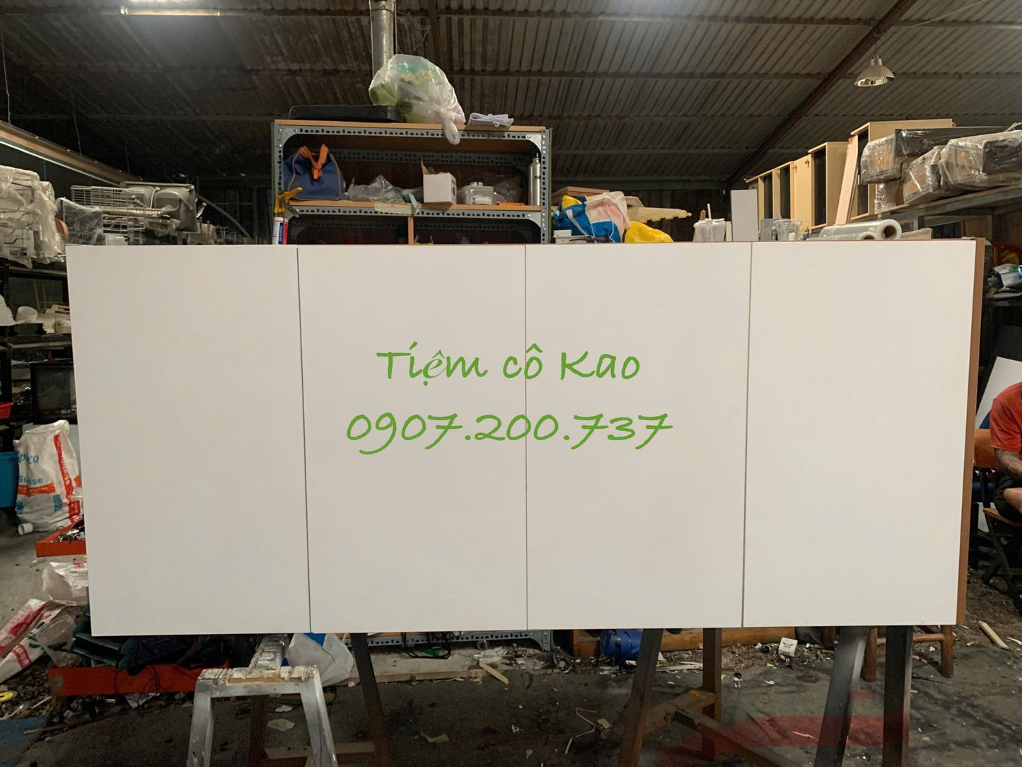 Tủ treo màu trắng phối màu gỗ