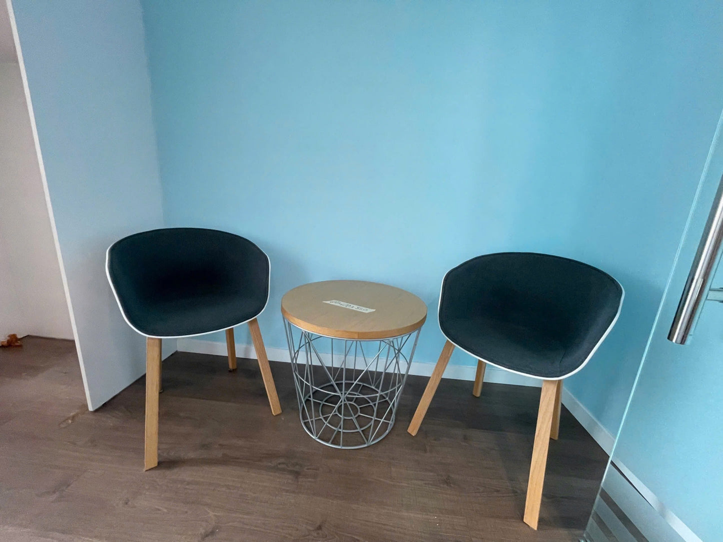 Ghế decor chân gỗ, mặt đệm. Thiết kế đẹp xịn