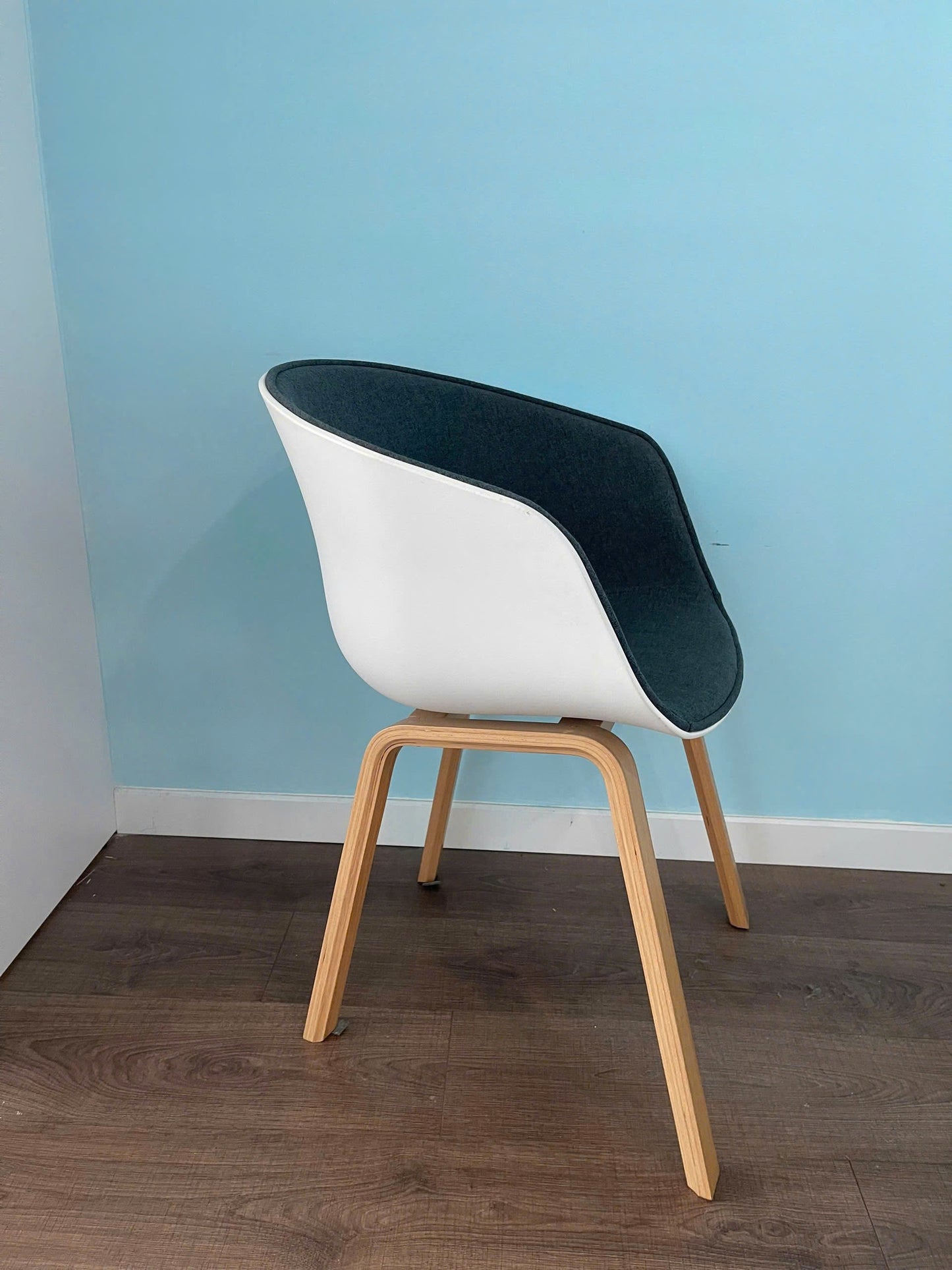 Ghế decor chân gỗ, mặt đệm. Thiết kế đẹp xịn