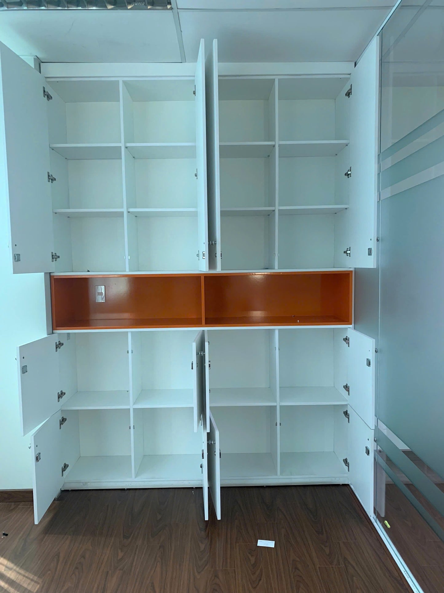 Tủ locker gỗ màu trắng