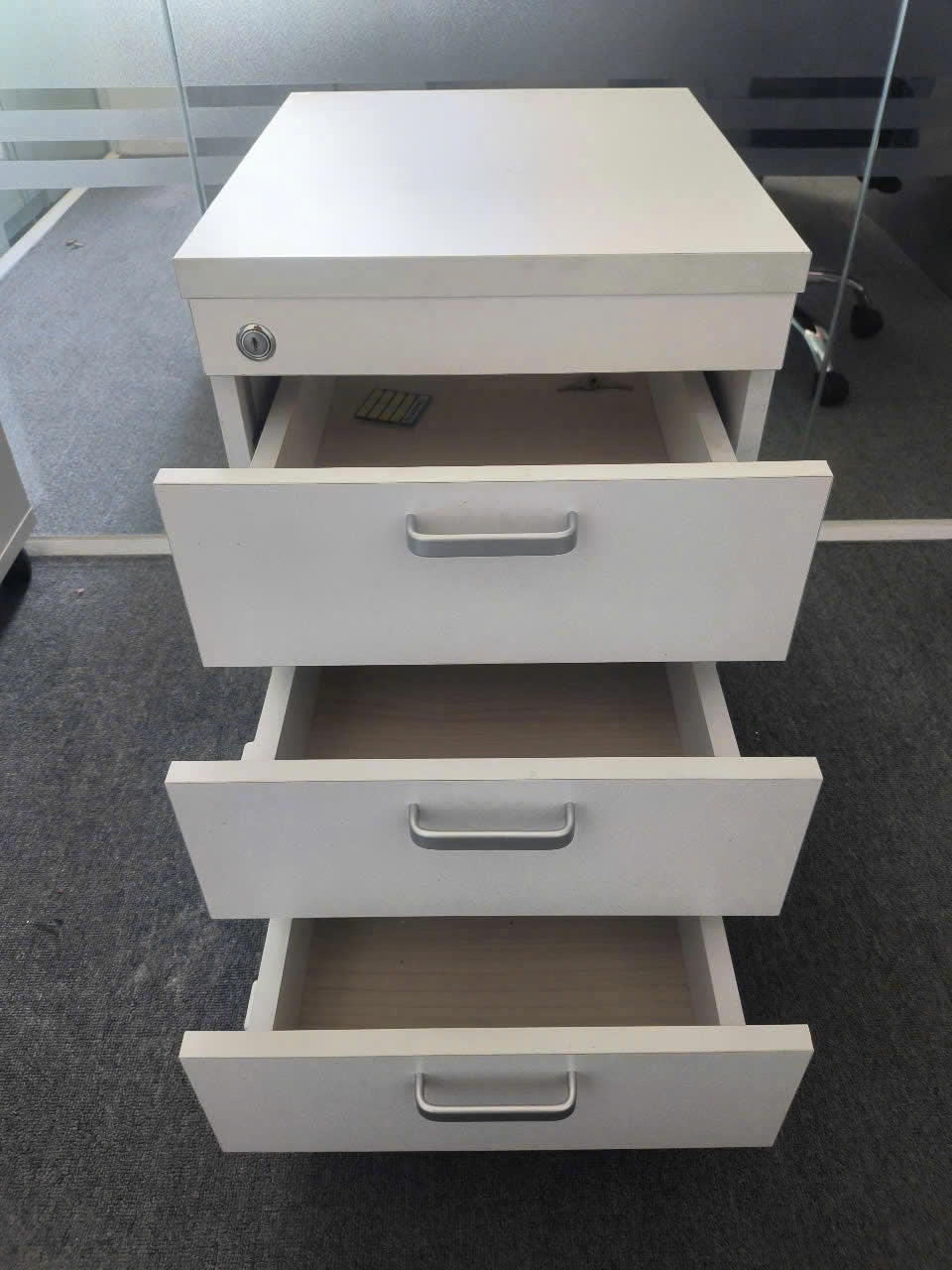 Hộc tủ di động màu trắng 3 ngăn kéo 400x480x590
