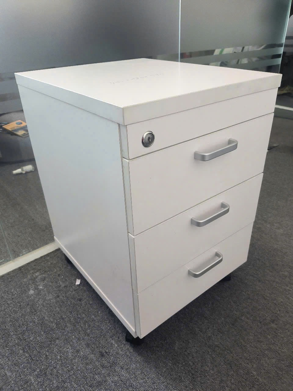 Hộc tủ di động màu trắng 3 ngăn kéo 400x480x590