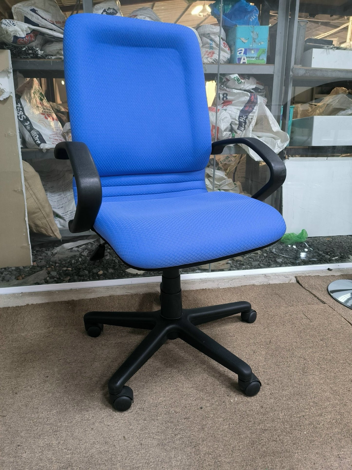Ghế xoay hiệu Gamma màu xanh coban