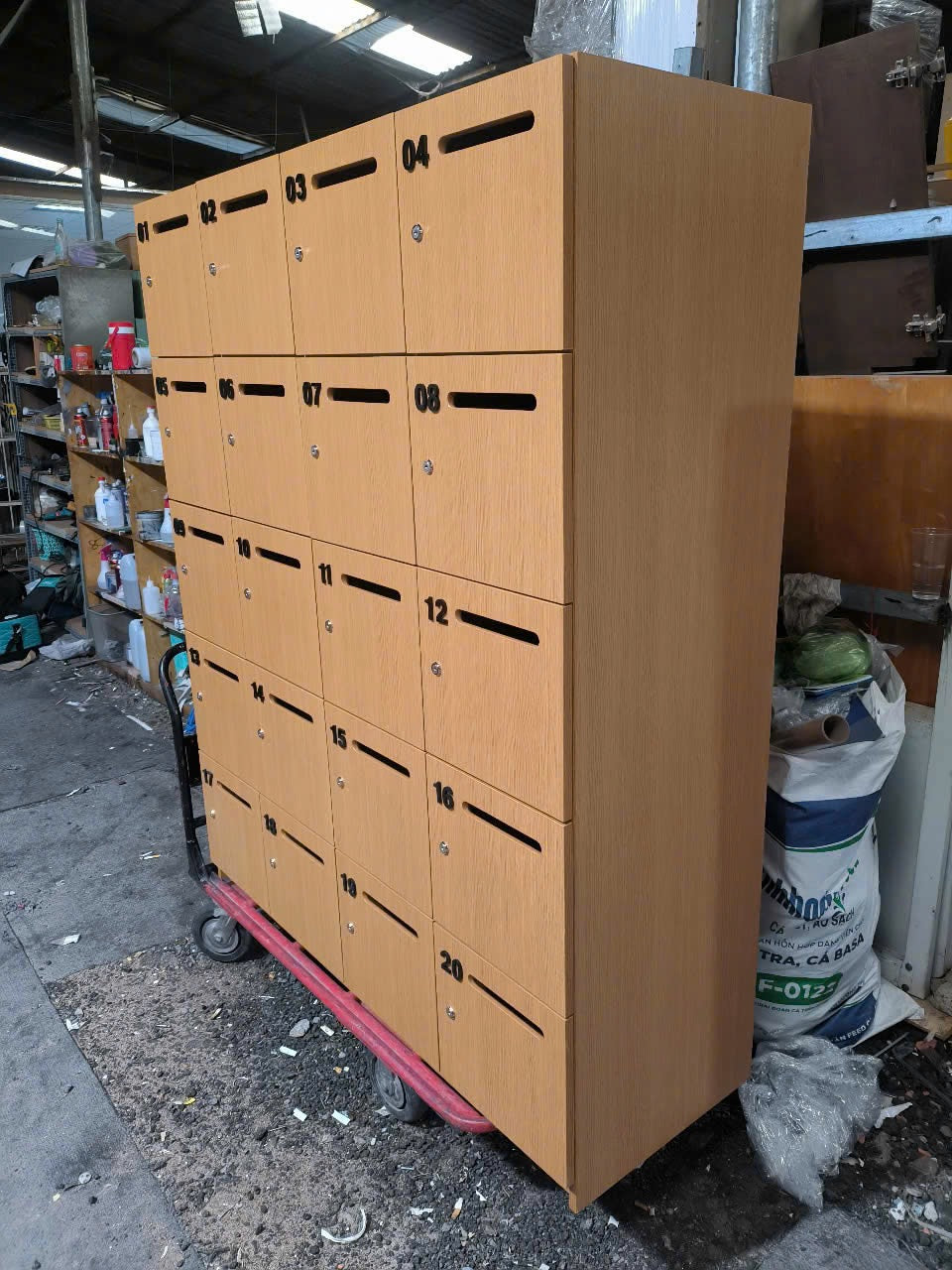 Tủ locker gỗ 20 ngăn