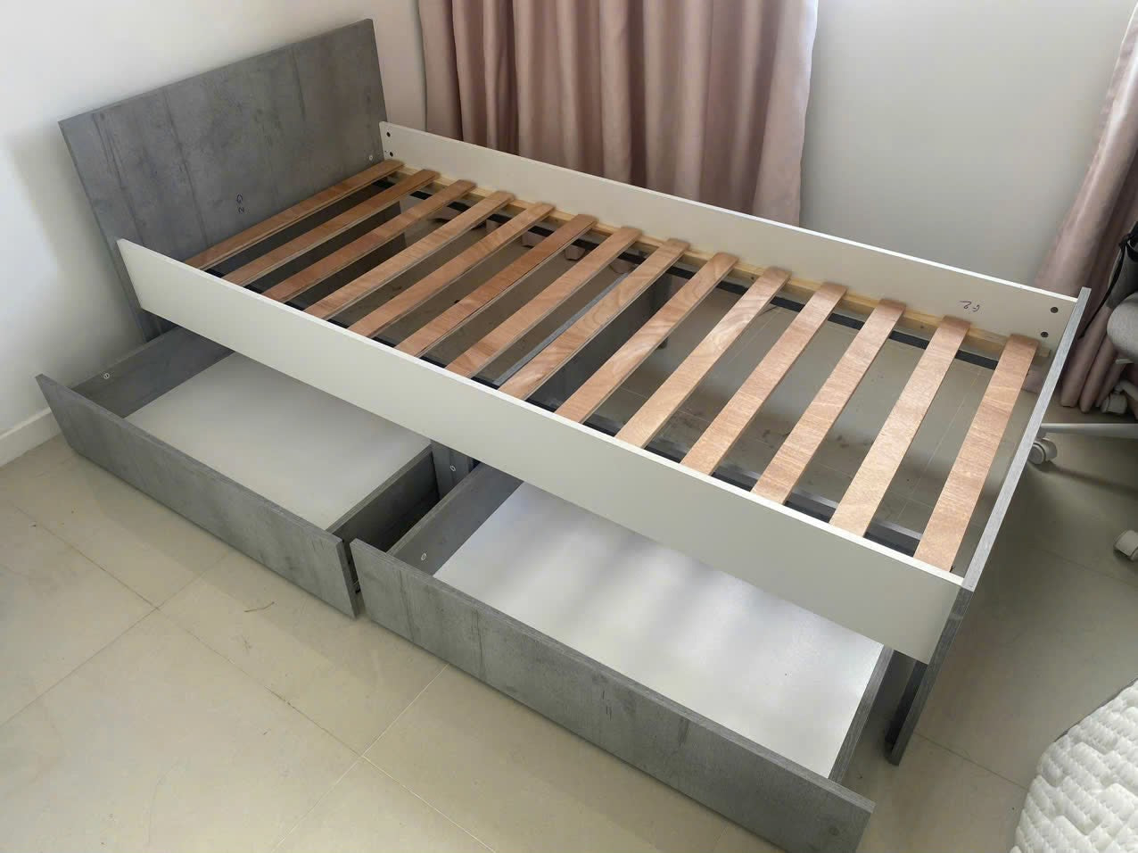 Giường có 2 hộc kéo