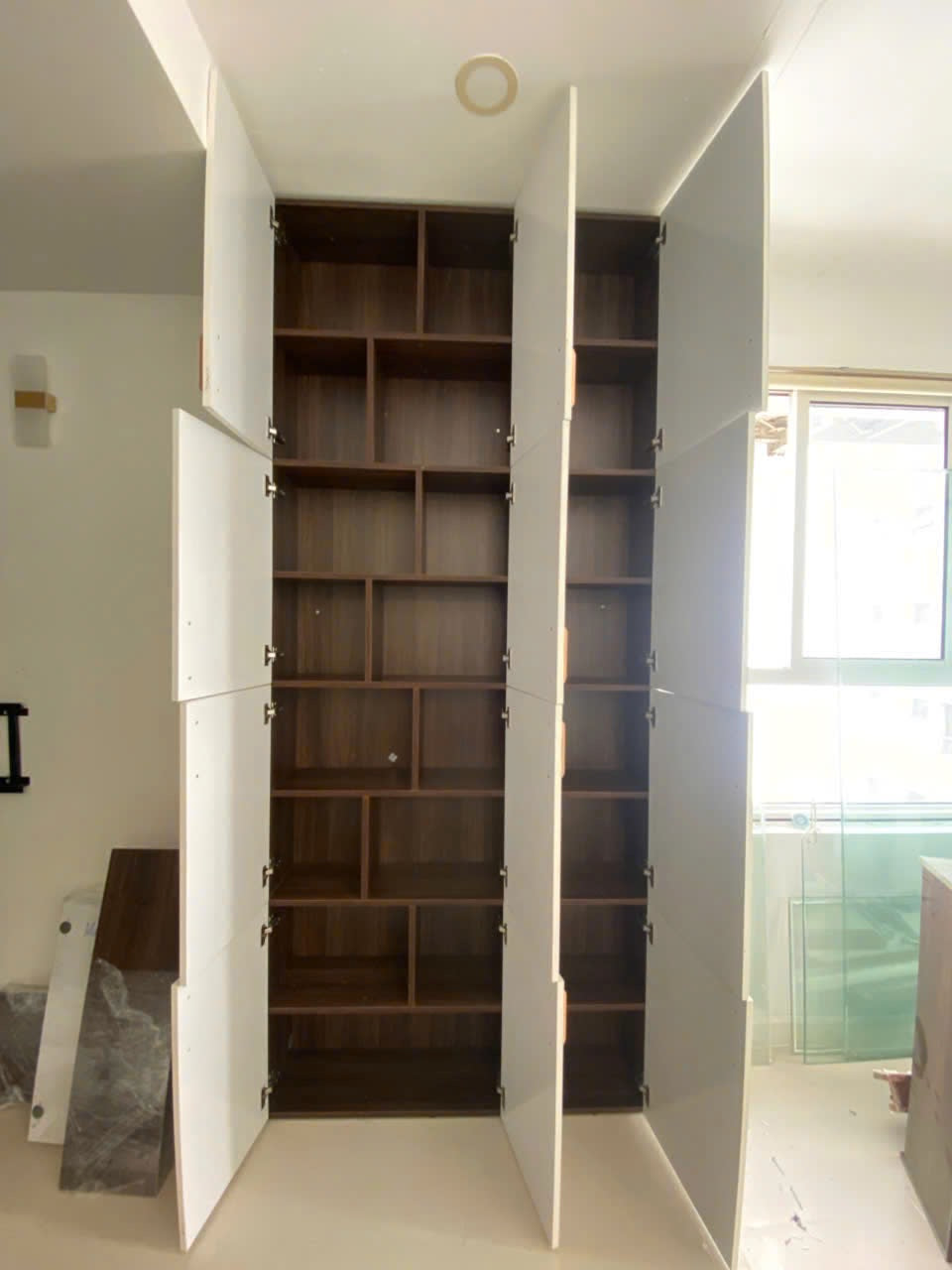 Tủ cao 12 cánh màu trắng