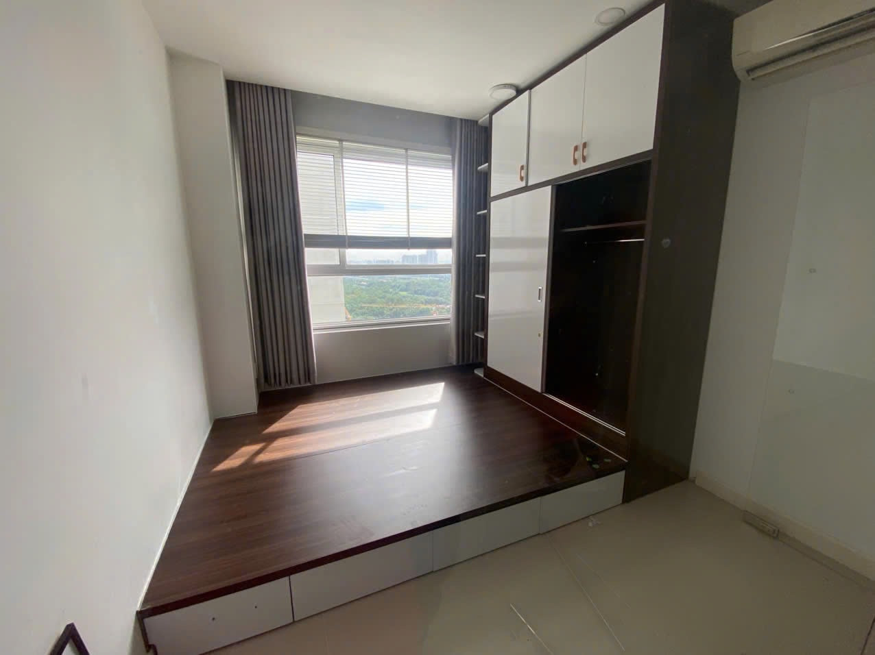 Tủ áo liền giường