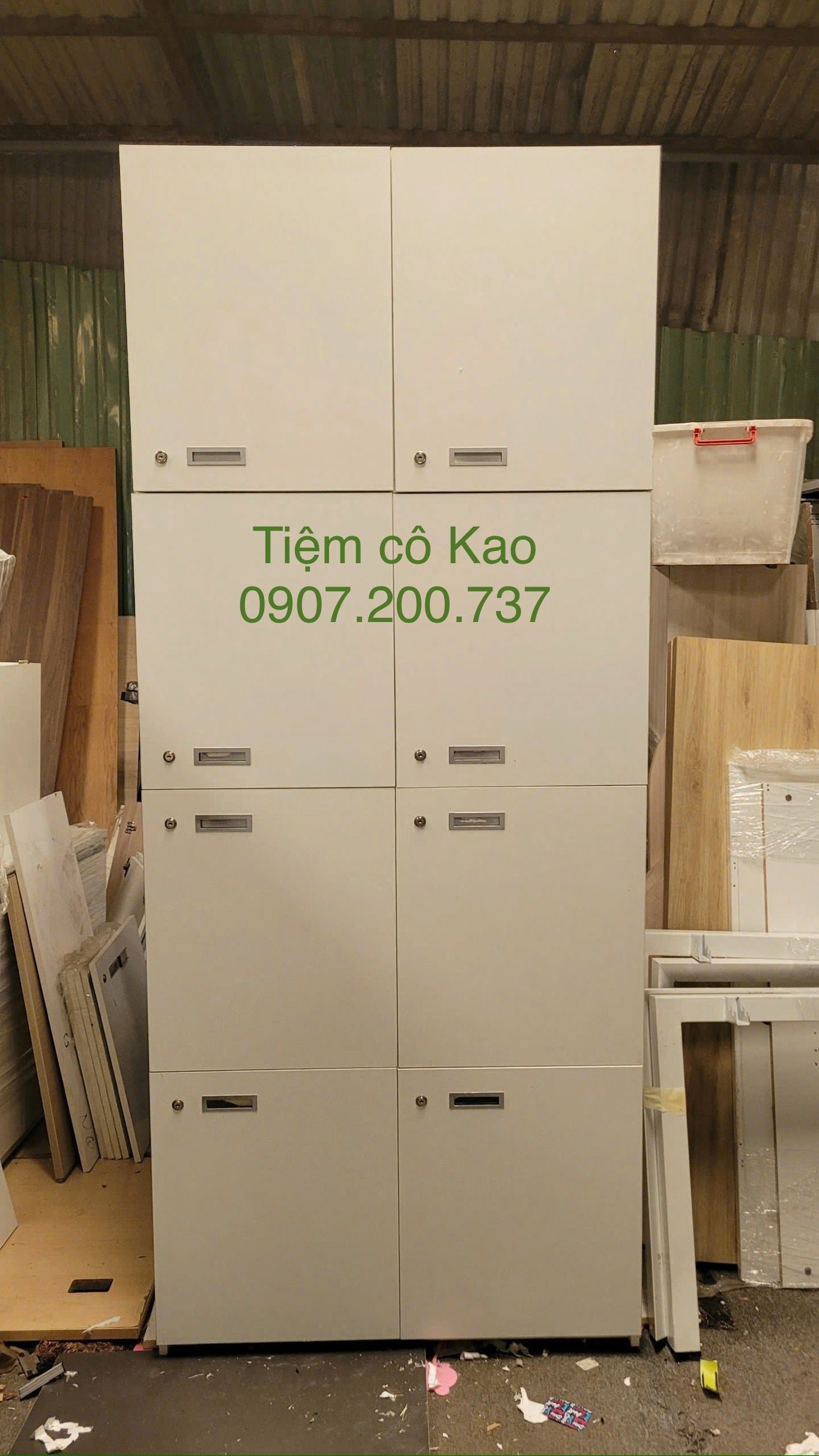 Tủ cao 8 cánh màu trắng, thiết kế độc đáo