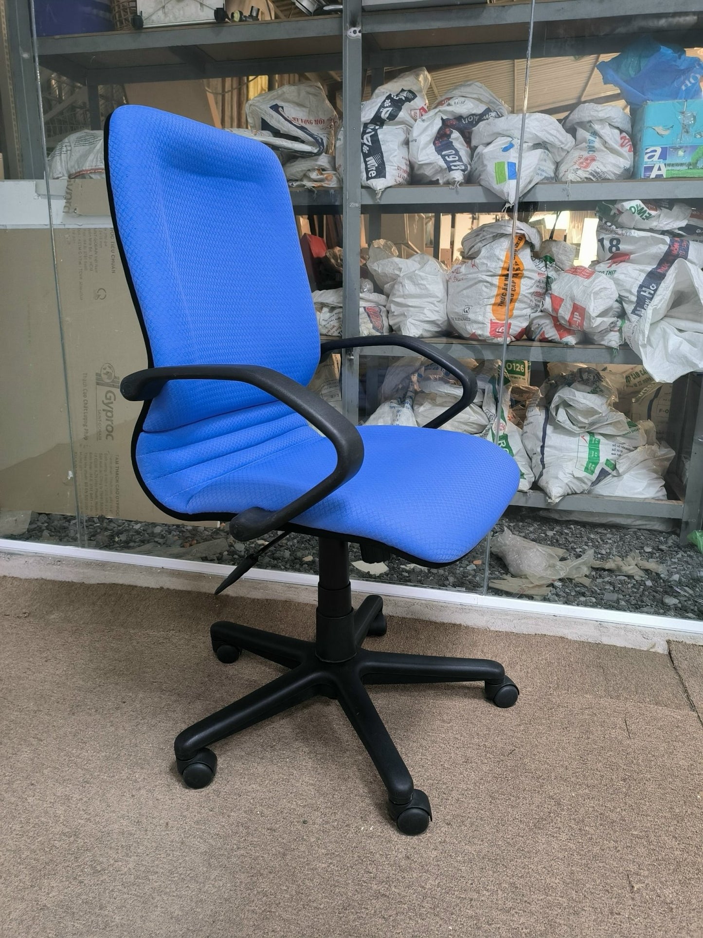 Ghế xoay hiệu Gamma màu xanh coban