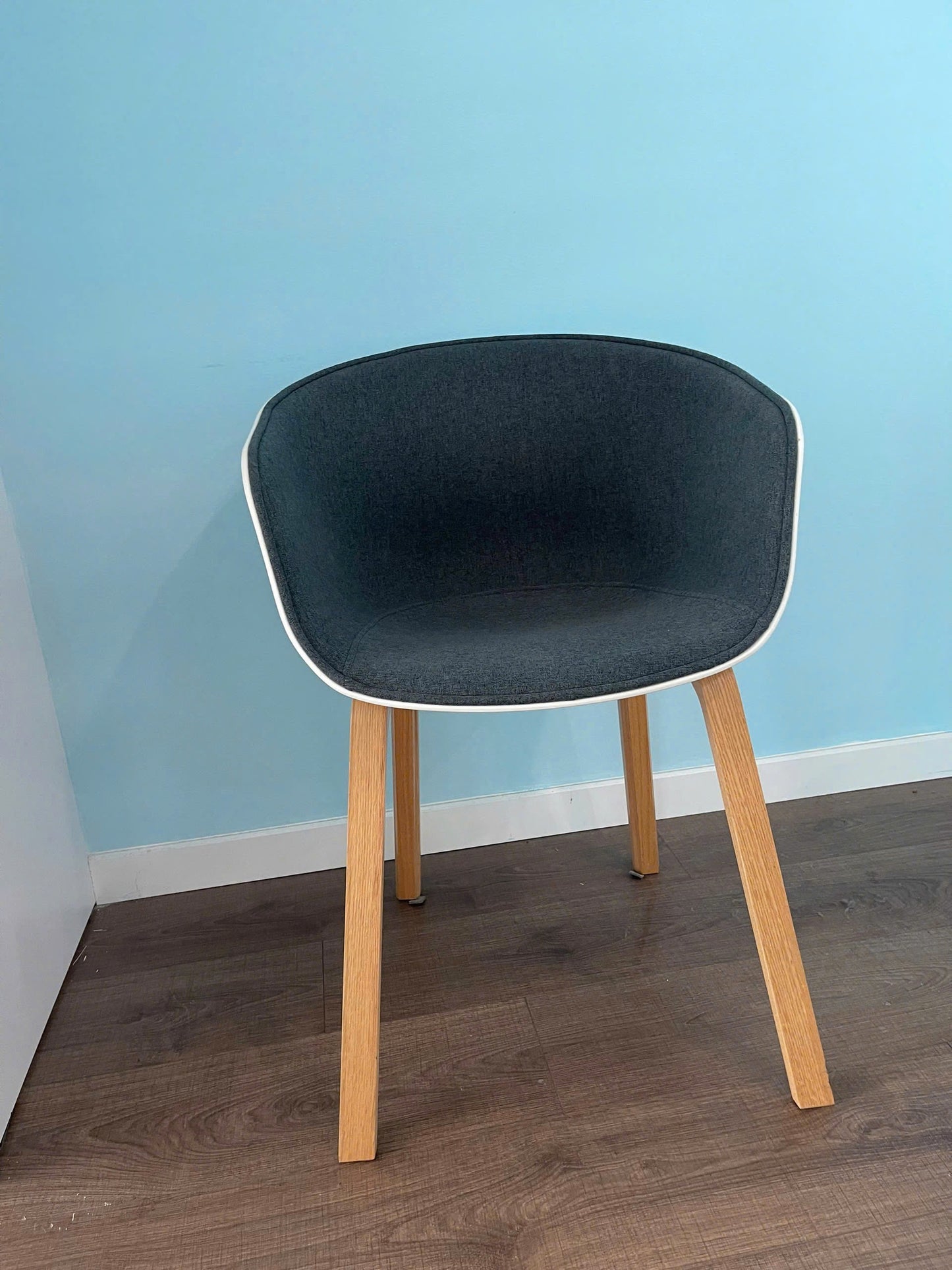 Ghế decor chân gỗ, mặt đệm. Thiết kế đẹp xịn