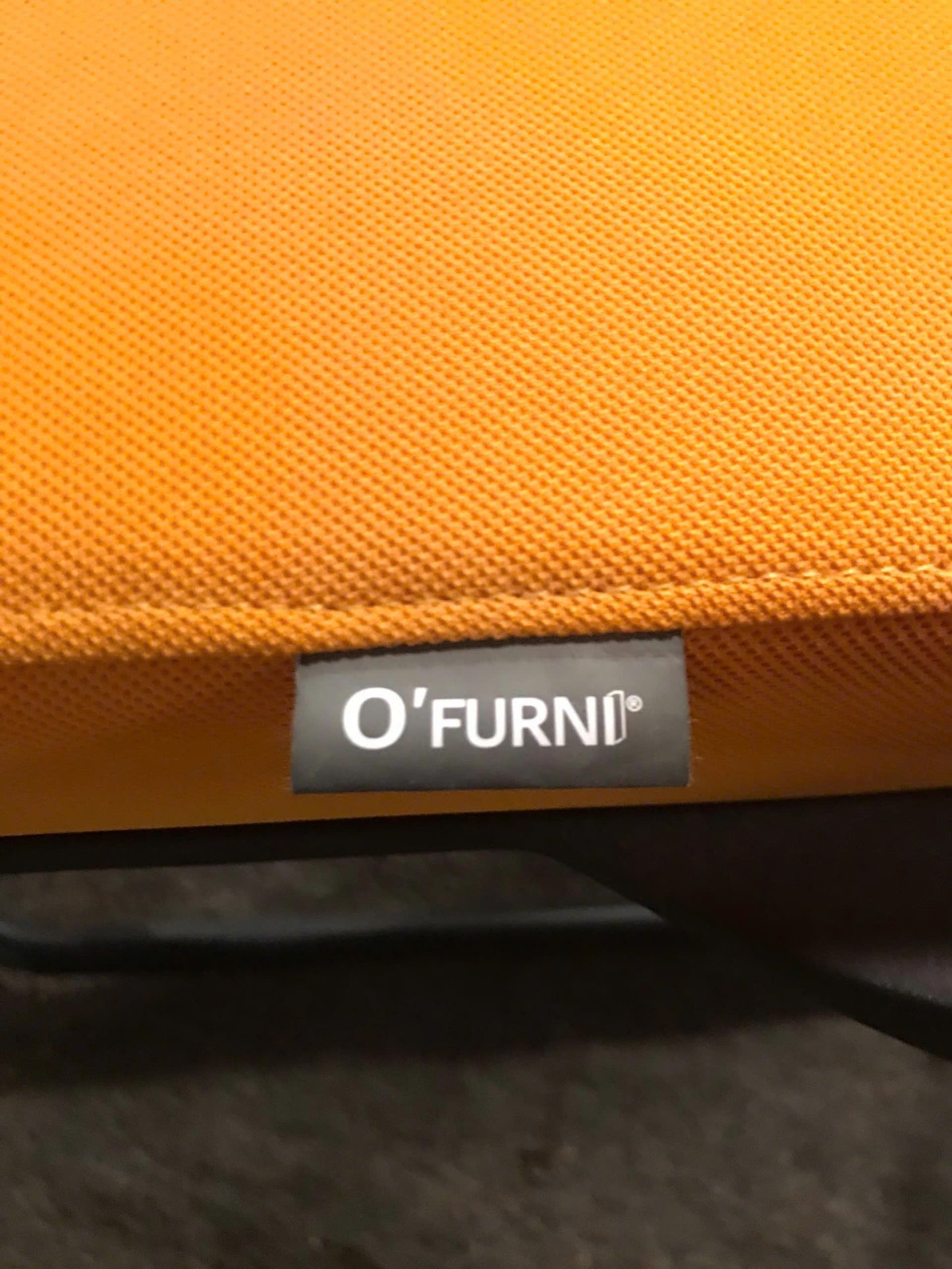 Ghế chân quỳ lưới hiệu O’furni mới 85%