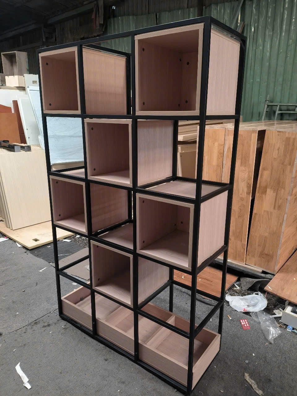 Kệ trang trí decor khung sắt ô vuông gỗ