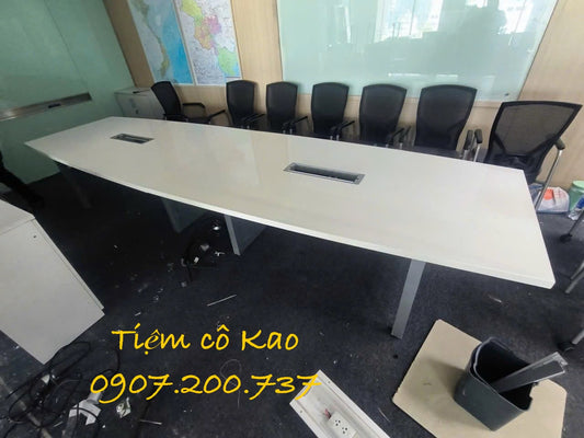Bàn họp lớn màu trắng thiết kế sang trọng