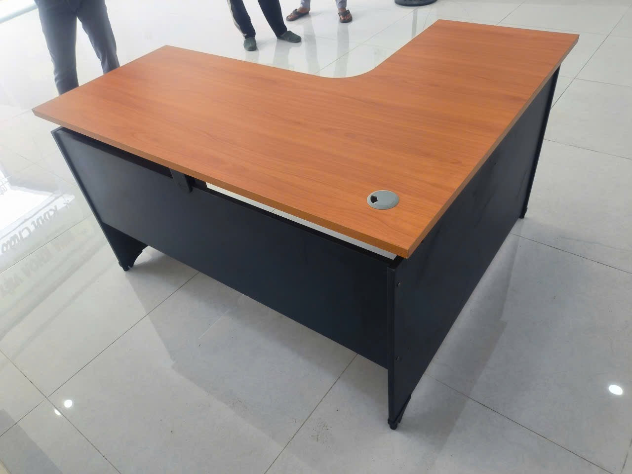 Bàn làm việc chữ L thanh lý mới 85%
