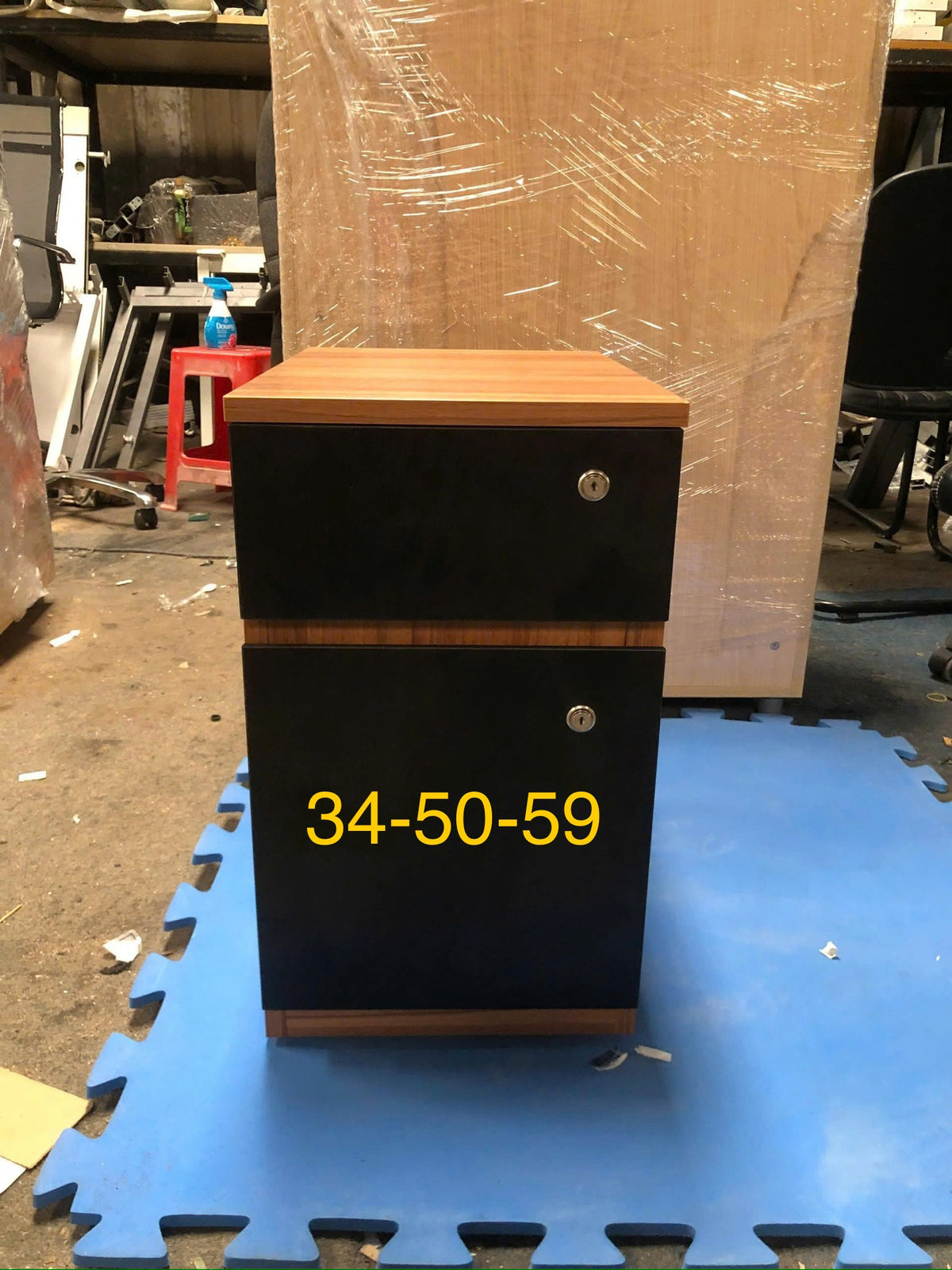 Cabinet hộc tủ di động. Tủ đầu giường màu nâu đen. Tủ nhỏ có bánh xe