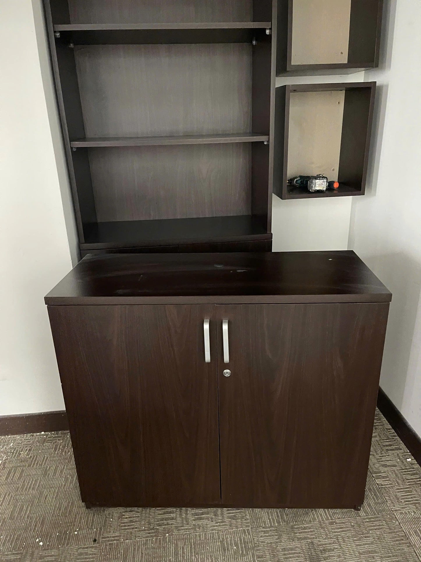 Tủ thấp 2 cánh màu nâu trầm